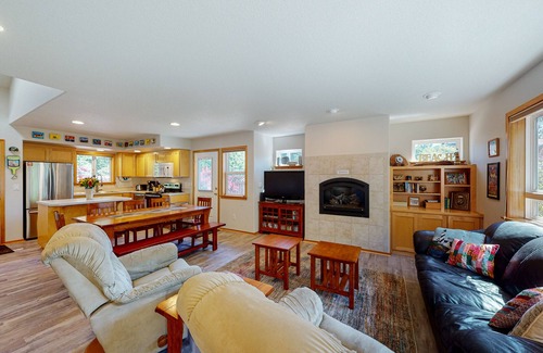Manzanita House | Dog-friendly 2-story duplex with gas fireplace, enclosed yard, gas grill & W/D