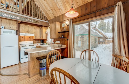 Sierra Tract Cabin | Dog-friendly 2-story cabin with loft, fireplace, board games, & wooded views