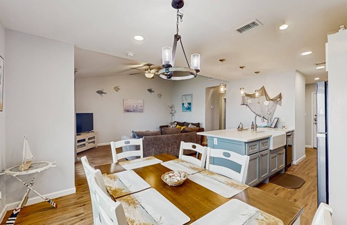 Harbor Oaks House | Dog-Friendly 2nd-Floor Condo w/Bay Views, 2 Shared Pools & Tennis Court, WiFi