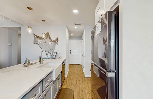 Harbor Oaks House | Dog-Friendly 2nd-Floor Condo w/Bay Views, 2 Shared Pools & Tennis Court, WiFi