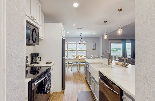 Harbor Oaks House | Dog-Friendly 2nd-Floor Condo w/Bay Views, 2 Shared Pools & Tennis Court, WiFi