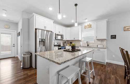 Hollister House | Dog Friendly 3BR Lakeside Home with Indoor & Outdoor Pool Access