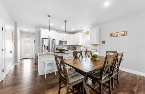 Hollister House | Dog Friendly 3BR Lakeside Home with Indoor & Outdoor Pool Access