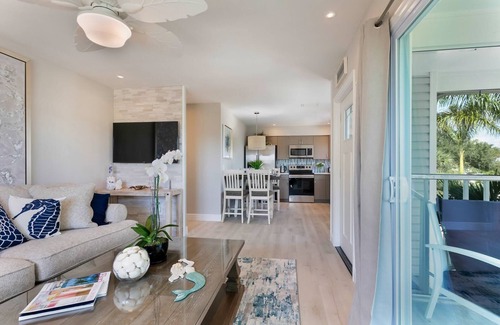 Mid Island Apartment | 🐾 Dog-Friendly and steps to the sugar white sand of Fort Myers Beach