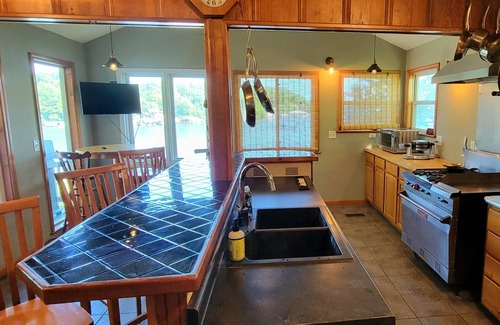 Sunrise Beach House | Dog Friendly and Beautiful Main Channel View at the 34.5MM in a "NO WAKE" cove.