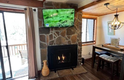 Banner Elk Apartment | Dog-Friendly Banner Elk Condo w/ Slope View & Deck