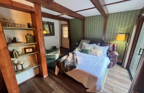 Banner Elk Apartment | Dog-Friendly Banner Elk Condo w/ Slope View & Deck