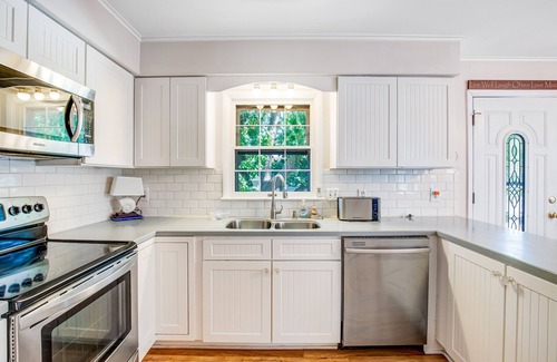 Caine Woods Cottage | Dog-friendly beach cottage with WiFi, W/D, updated kitchen & outdoor shower