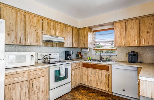 Marathon House | Dog-friendly beach escape with dock, furnished deck & bay views