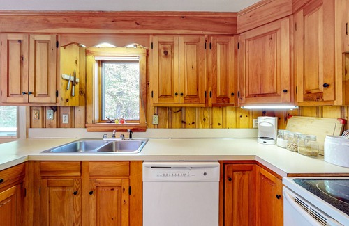New Harbor House | Dog-friendly beach house with WiFi, private washer/dryer, deck, beautiful views