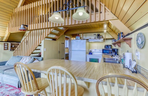 Anacortes Cabin | Dog-friendly beachfront home with firepit & breathtaking water views