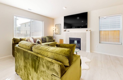 Sultan House | Dog-friendly bohemian home with enclosed yard, fireplace, & basketball court