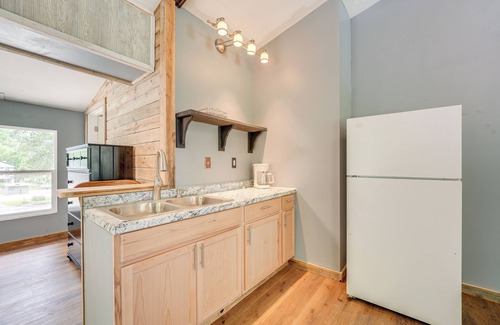 Branson Apartment | Dog-Friendly Branson Studio: 9 Mi to Downtown!