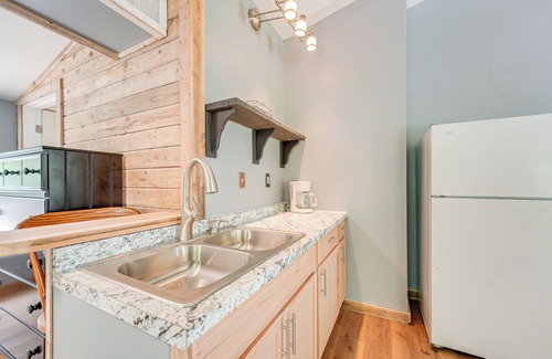 Branson Apartment | Dog-Friendly Branson Studio: 9 Mi to Downtown!