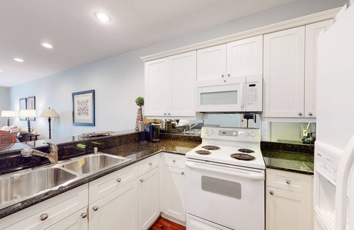 Seagrove Beach Condo | Dog-friendly condo with balcony, washer/dryer, central AC - near the beach