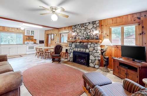Joseph Cabin | Dog-Friendly Cabin Close to the Lake & Next to Wallowa River w/WiFi, W/D