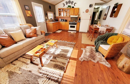 Hinton Cabin | Dog friendly cabin. Peaceful nature getaway.