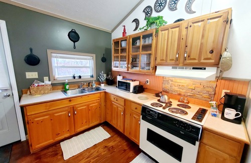 Hinton Cabin | Dog friendly cabin. Peaceful nature getaway.