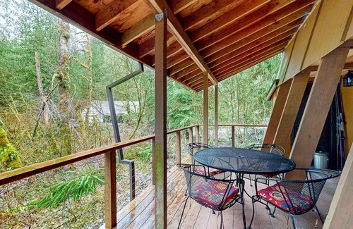 Mount Hood Village House | Dog-friendly cabin with deck, hot tub & firepit - walk to Sandy River