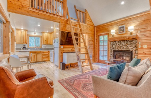 Mount Hood Village House | Dog-friendly cabin with deck, fenced yard, & hot tub GAME ROOM COMING SOON!