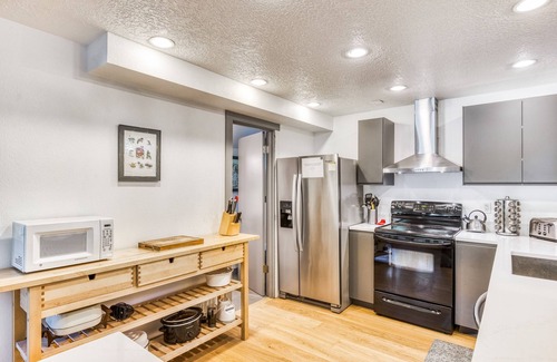 Mount Hood Village House | Dog-Friendly Cabin with Private Hot Tub, Shared Pool & Sauna
