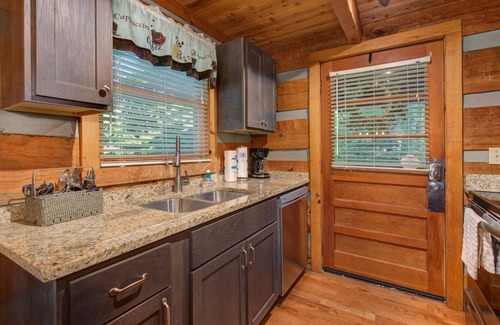 Gatlinburg - Pigeon Forge Cabin | Dog-friendly cabin w/screened deck, fireplace & jet tub +free attraction tickets