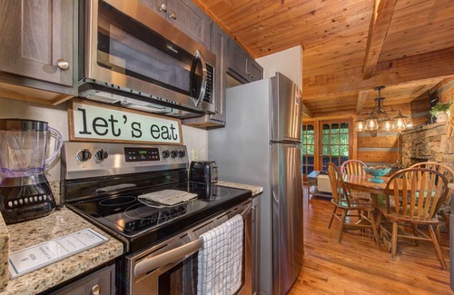Gatlinburg - Pigeon Forge Cabin | Dog-friendly cabin w/screened deck, fireplace & jet tub +free attraction tickets