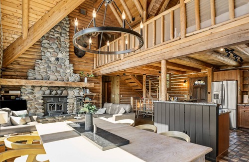 Blue River House | Dog-Friendly Cabin w/ Mountain Views & Wood-Burning Fireplace