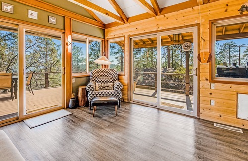 Pine Cove House | Dog-friendly cabin with private hot tub & stunning mountain views
