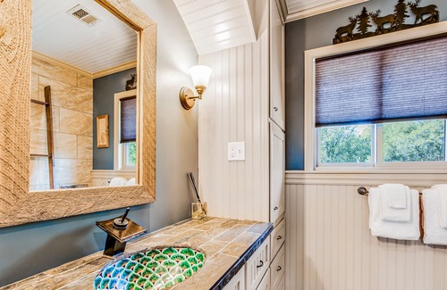 Pine Cove House | Dog-friendly cabin with private hot tub & stunning mountain views