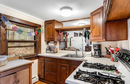 Central Vermont- Killington House | Dog-friendly cabin with forest setting, woodstove & deck - near Killington