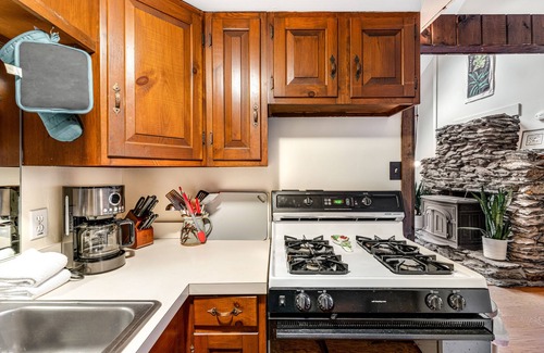 Central Vermont- Killington House | Dog-friendly cabin with forest setting, woodstove & deck - near Killington