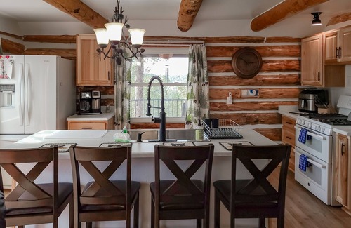 Rainbow Valley Cabin | Dog-friendly cabin with mountain views, fireplace & wraparound deck