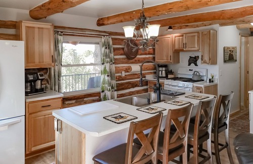 Rainbow Valley Cabin | Dog-friendly cabin with mountain views, fireplace & wraparound deck