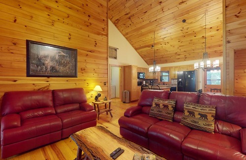 Ellijay Cabin | Dog friendly cabin with fire pit, hot tub, and community amenities