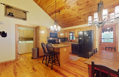 Ellijay Cabin | Dog friendly cabin with fire pit, hot tub, and community amenities