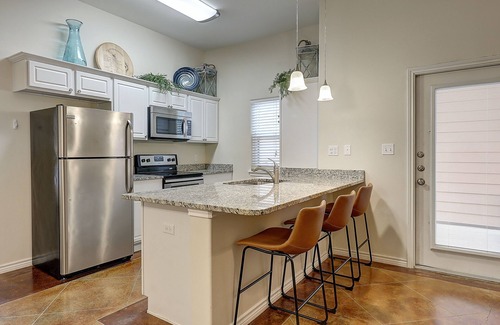 Corpus Christi House | Dog-friendly coastal cottage near the water with private yard, outdoor pool, W/D