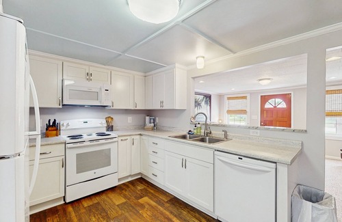 Harkers Island House | Dog-friendly coastal home with enclosed yard and boat parking available