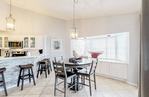 Sandestin Condo | Dog-friendly condo with a shared, outdoor pool & fast WiFi - steps from beach