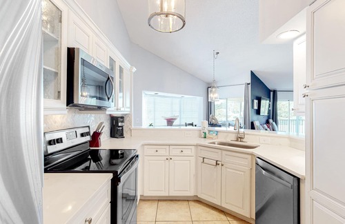 Sandestin Condo | Dog-friendly condo with a shared, outdoor pool & fast WiFi - steps from beach
