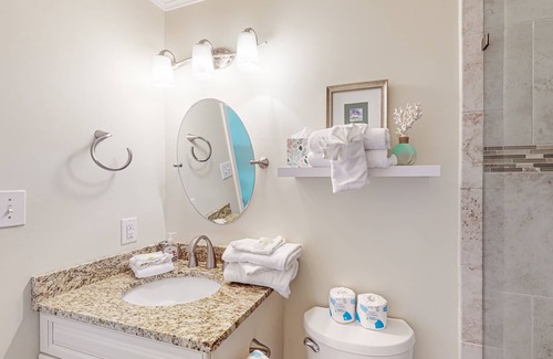 Orange Beach Condo | Dog-friendly condo in bayfront complex with pool & boat slip - Snowbirds welcome