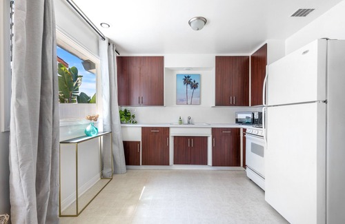 San Clemente House | Dog-friendly condo with an ocean view, balcony & pool - beach across the street