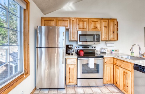 Downtown Cannon Beach Condo | Dog-friendly condo with gas fireplace, WiFi, & nearby beach access