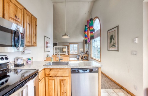 Downtown Cannon Beach Condo | Dog-friendly condo with gas fireplace, WiFi, & nearby beach access