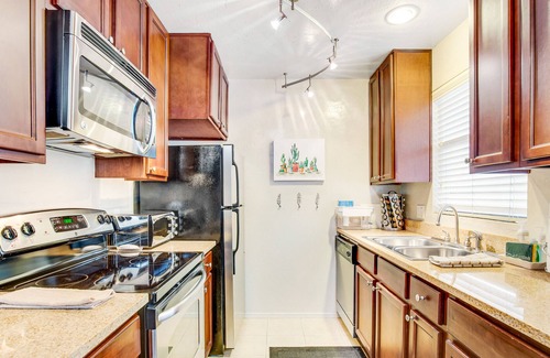 North Scottsdale Condo | Dog-friendly condo with pool, gym, & close to TPC Scottsdale - 30-day minimum