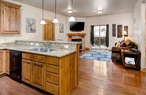 Bear Hollow Village Condo | Dog-friendly condo with fireplace, washer/dryer, outdoor pool, & hot tub