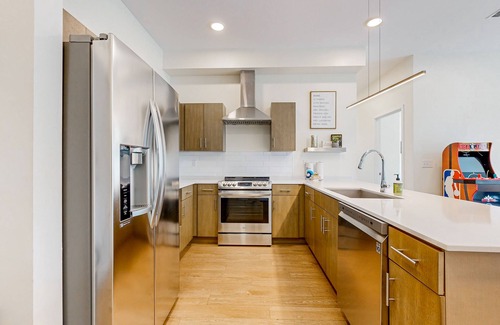 Edgehill Condo | Dog-Friendly Corner Condo with WiFi, Central AC, & Shared Pool