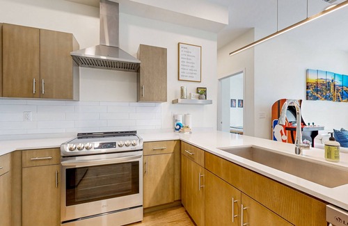 Edgehill Condo | Dog-Friendly Corner Condo with WiFi, Central AC, & Shared Pool
