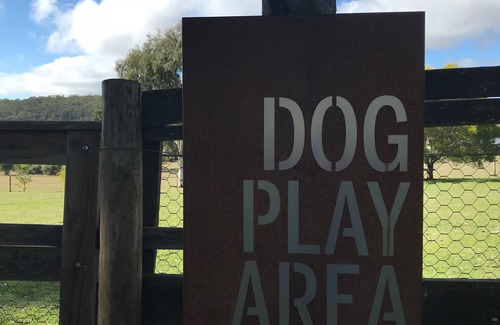Muskvale Cottage | Dog-friendly cottage close to Daylesford - The Cottage at Hollow Log Estate