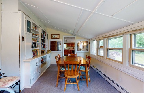 Poultney Cottage | Dog-Friendly cottage w/free WiFi, water views, great location